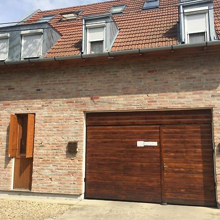 Abban Durmolj Apartman Gyula Esterno foto