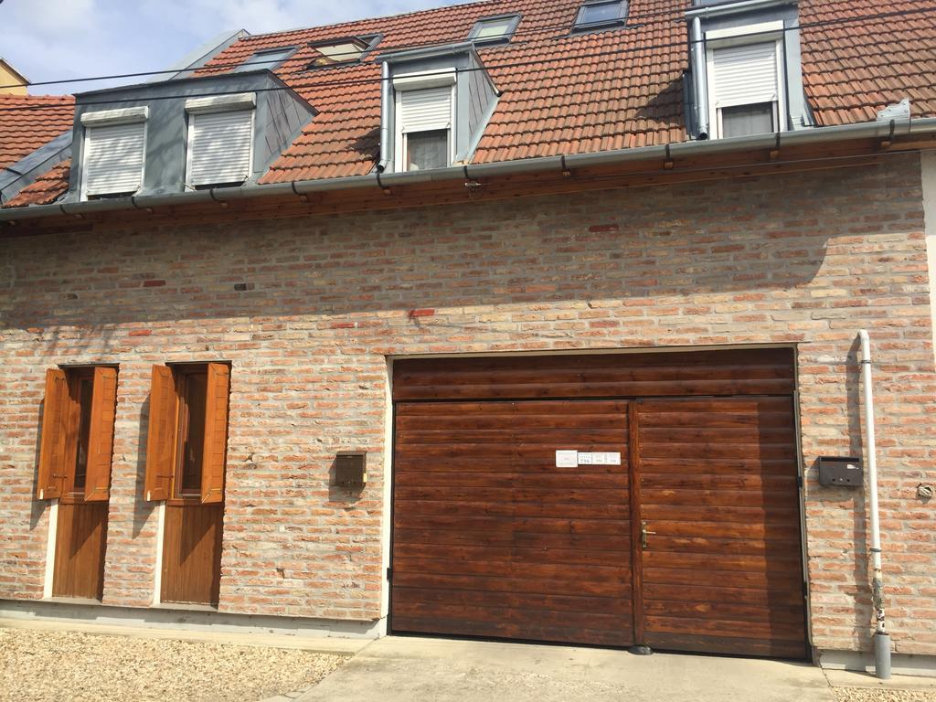 Abban Durmolj Apartman Gyula Esterno foto